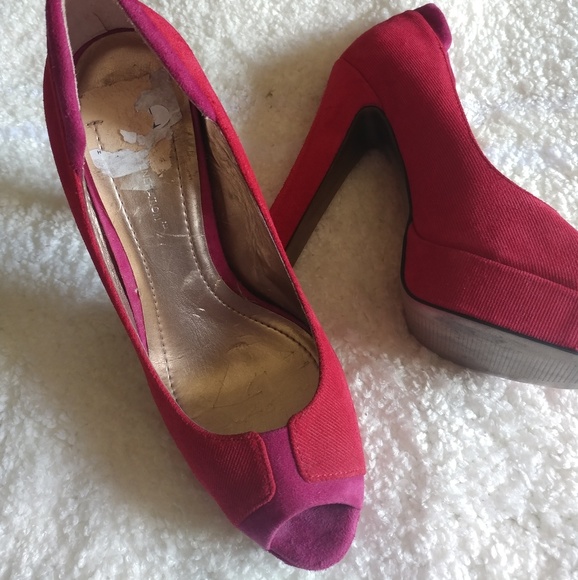 BCBG Red high heels - Picture 4 of 6